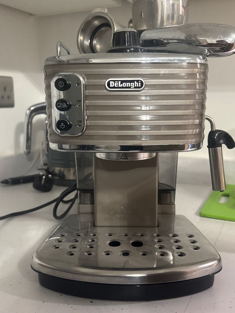 DeLonghi coffee machine 