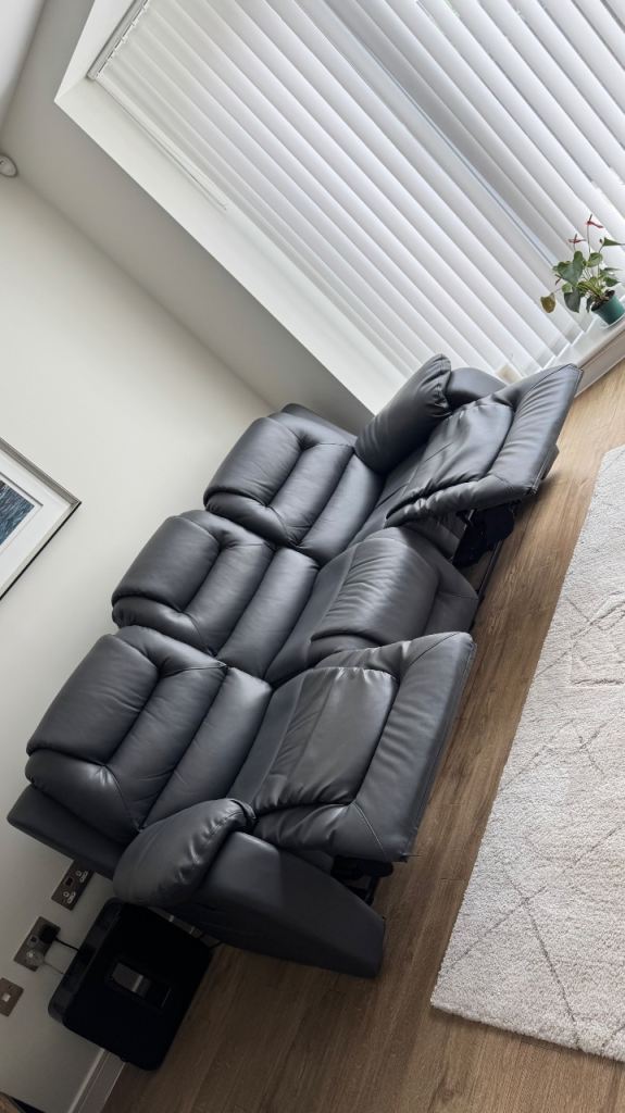Sofa (recliner)