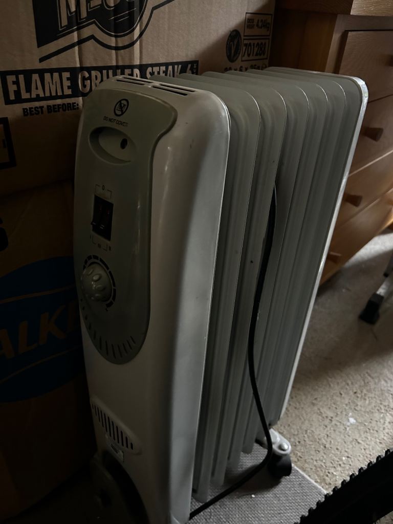 Plug in oil filled radiator 