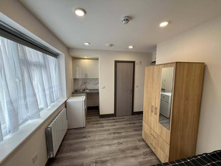 BENEFITS ACCEPTED - Studio Flat Available in Hayes Hillingdon UB3