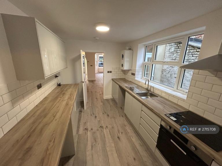 3 bedroom house in Curtis Street, Swindon, SN1 (3 bed) (#2715708)