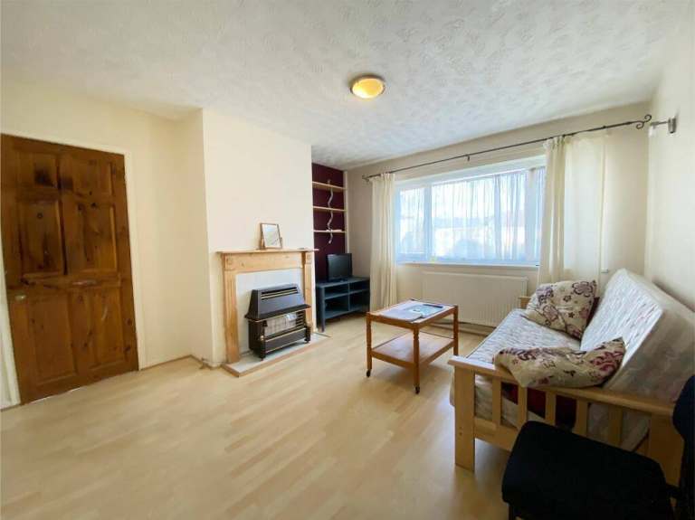 Spacious FURNISHED LARGE Double Bedroom Flat to Rent