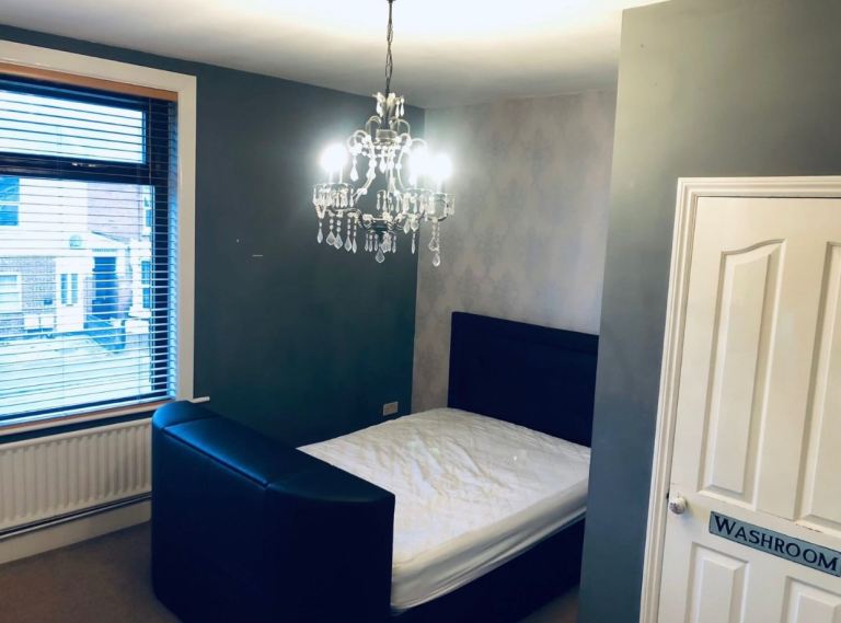 En suite double furnished room including all bills 