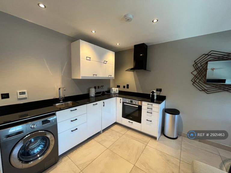 1 bedroom flat in Park Square East, Leeds, LS1 (1 bed) (#2921463)