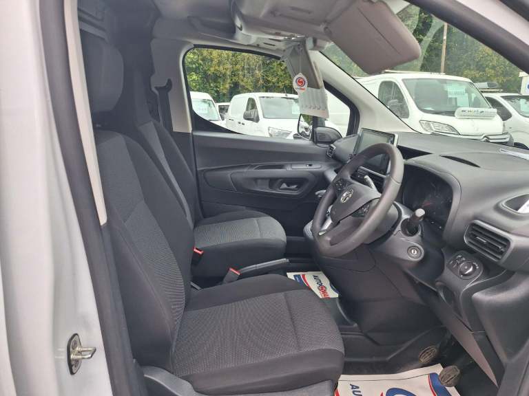 VAUXHALL COMBO 1.5 Turbo D 2300 Prime LWB L2 White Manual Diesel 2023