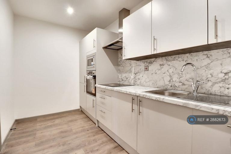 2 bedroom flat in Southchurch Road, Southend-On-Sea, SS1 (2 bed) (#2882673)