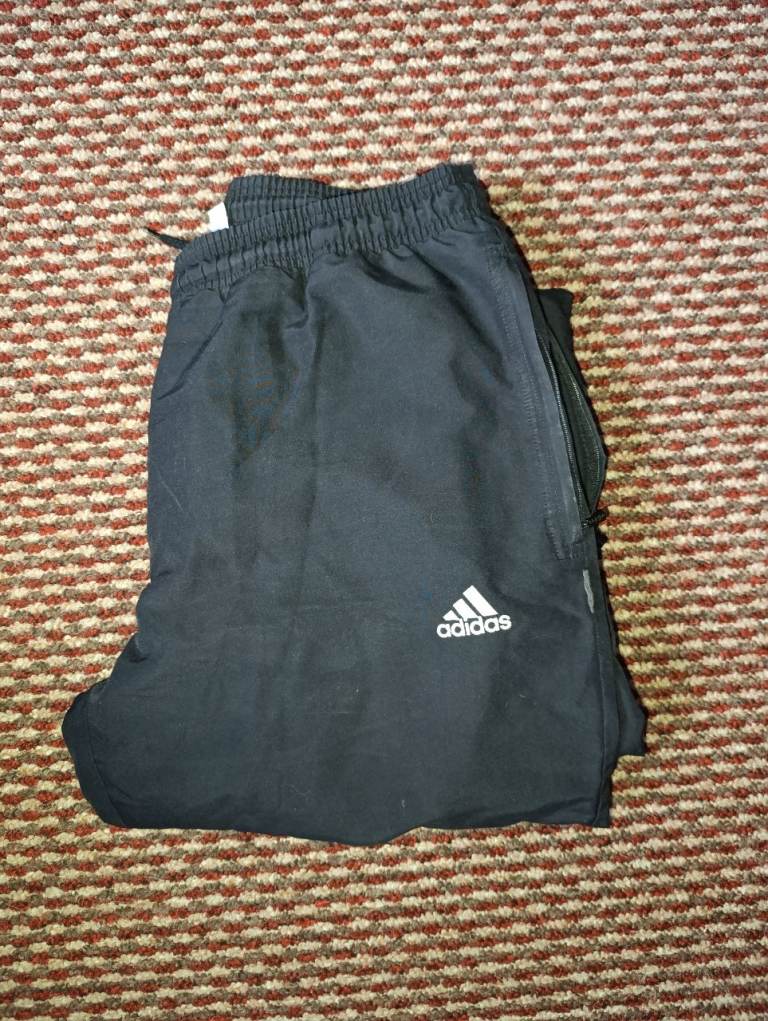 Men’s Adidas jogging bottoms size XL VGC