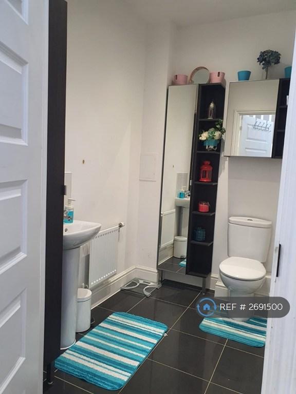 4 bedroom house in Hounslow, Hounslow, TW5 (4 bed) (#2691500)