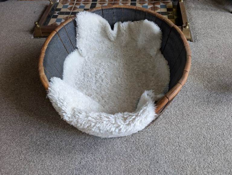Dog barrel bed 