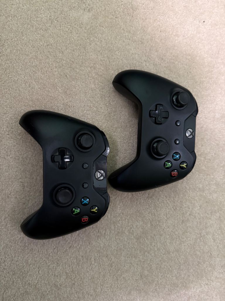 image for 2 Xbox One controllers OEM