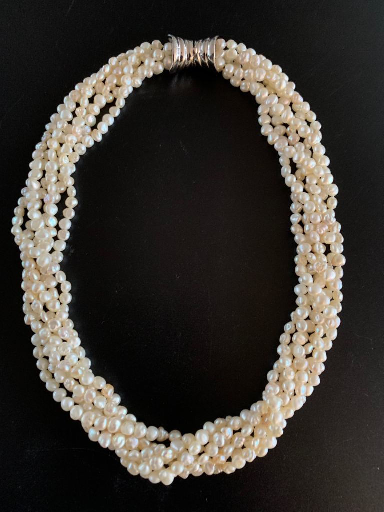 Gem quality pearl necklace
