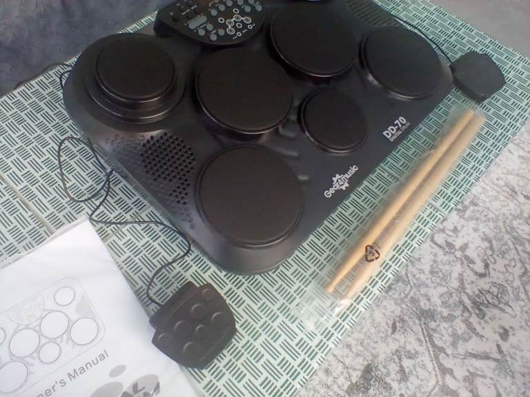 Portable electronic drum pads