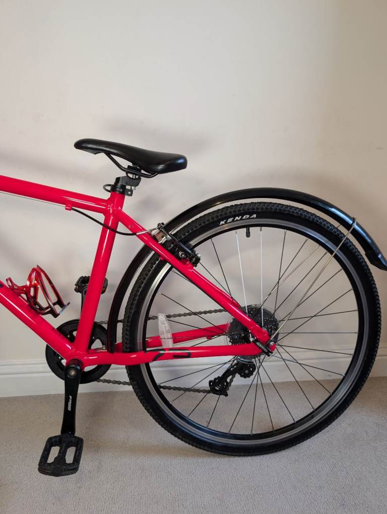 FROG BIKE 73 (12+) IN PERFECT CONDITION. COLLECTION NW LONDON OR BUCKS