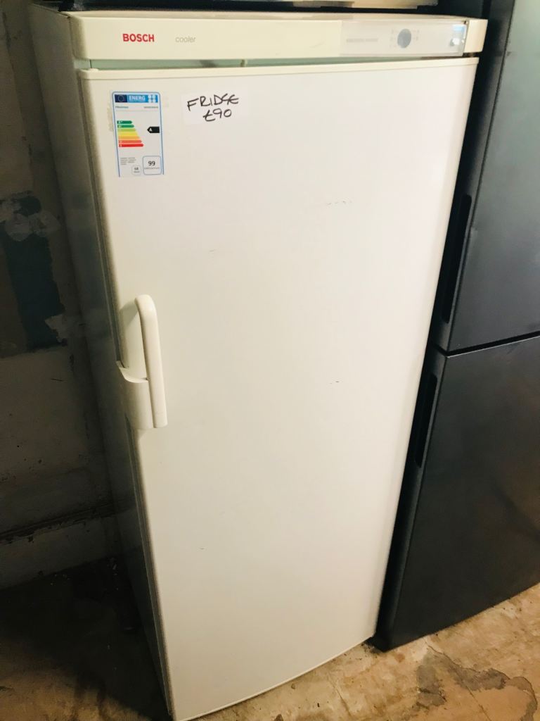 🚚bosch free standing fridge can deliver £90