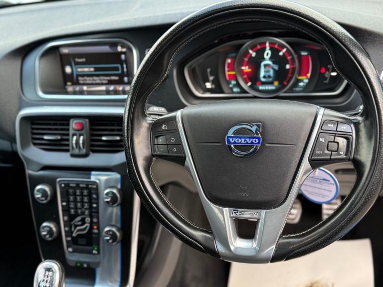 2014 Volvo V40 D2 R DESIGN 5dr HATCHBACK Diesel Manual