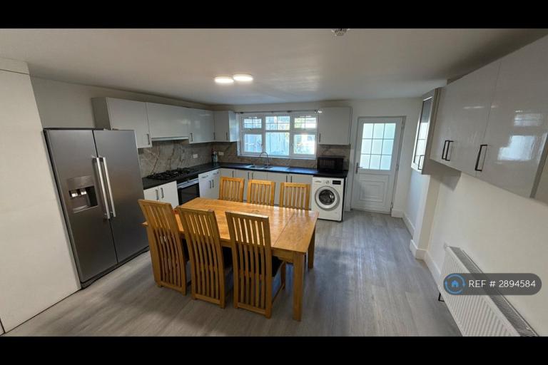 6 bedroom house in Prince Regent Lane, London, E13 (6 bed) (#2894584)