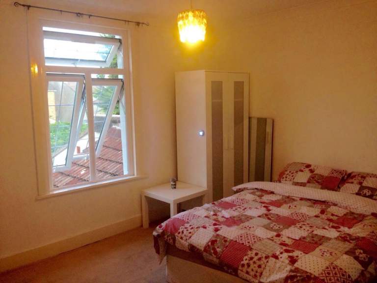 Large double room for rent bills included clean shared house