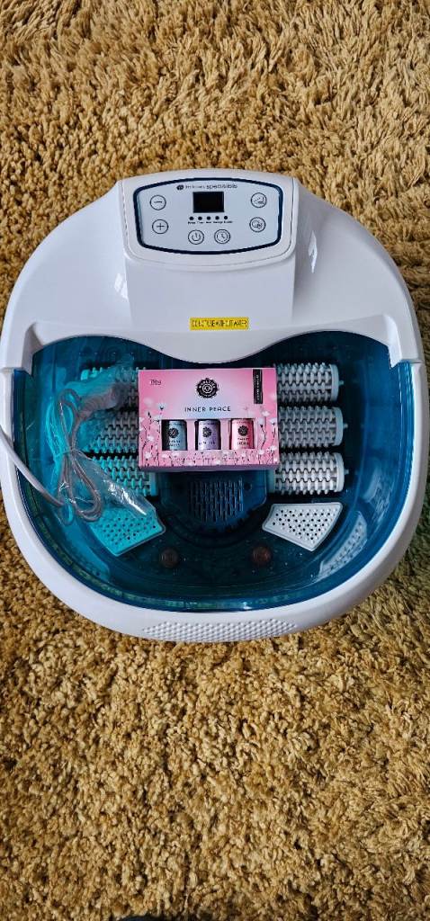 Rio luxury foot spa with 6 motorised Rollers, bubbles, Massager and heat feature. With timer