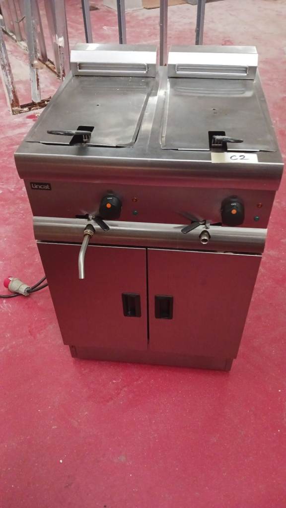 Lincat J18 Twin Tank Twin Basket Free Standing