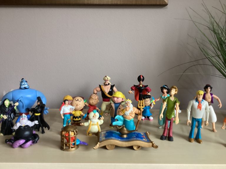 Toy figures 
