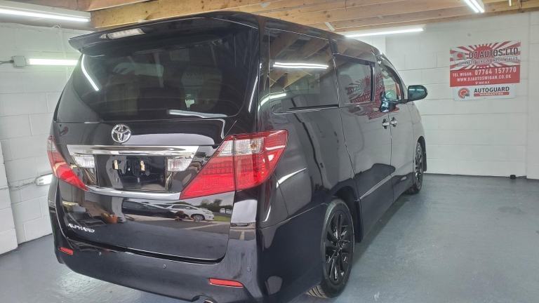 Toyota Alphard 2.4 black petrol auto 8 seats fresh japanese import in stock