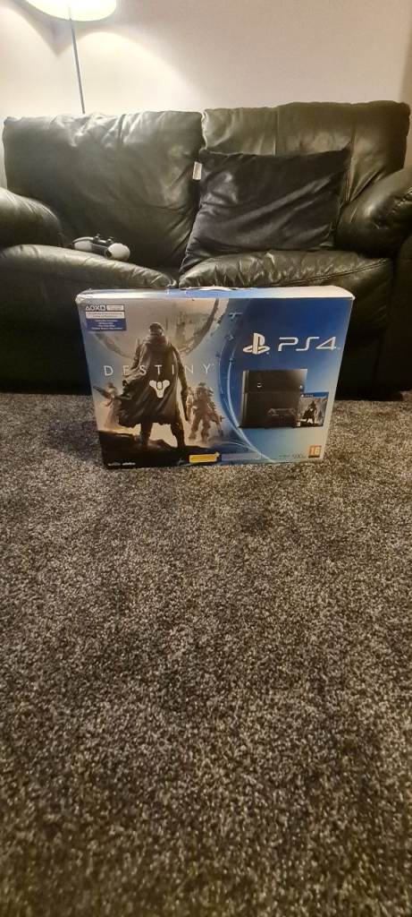 Sony PS4 500 gb boxed very clean +2 origanal controllers headset ,console video game playstation 