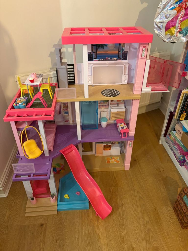 Barbie Dream dolls house (2021)