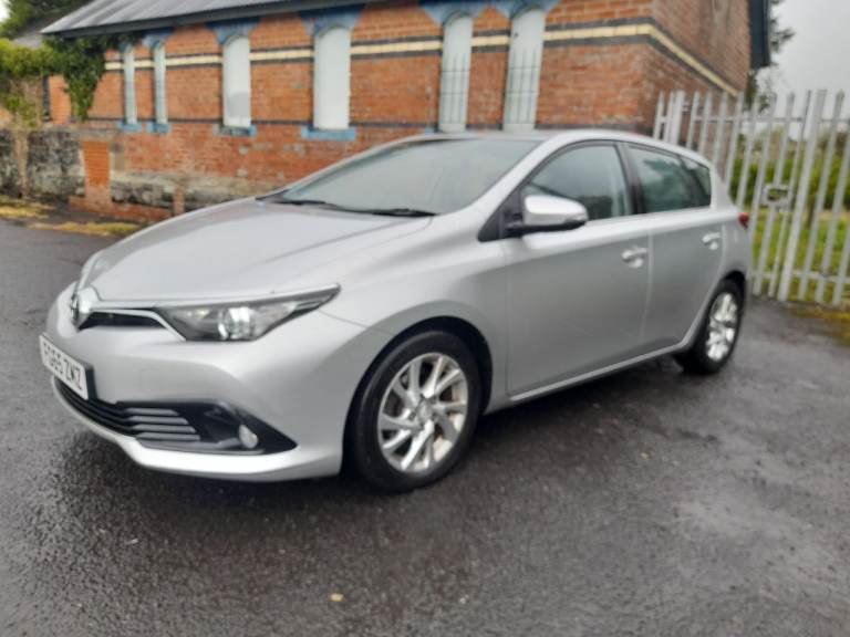 2015 toyota auris buisiness edition 1.6 diesel 