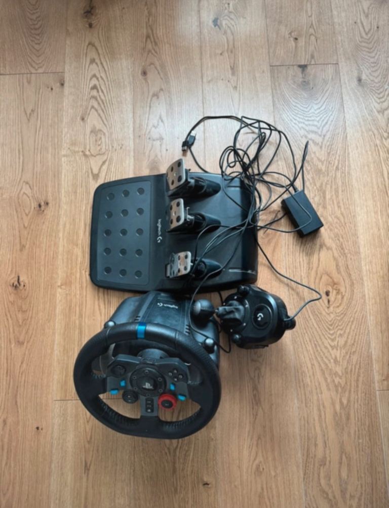 READ DESC Logitech G29 Driving Force Racing Wheel & Pedals - Good Condition