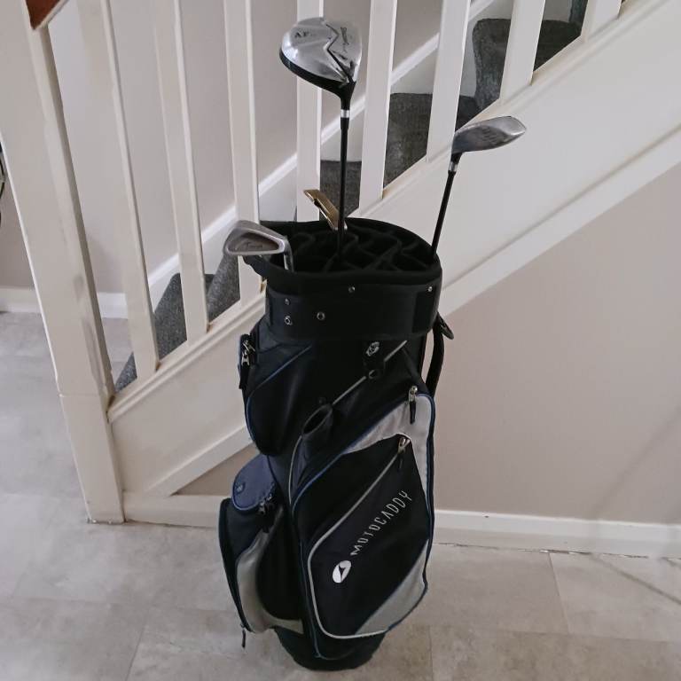 Golf bag with clubs