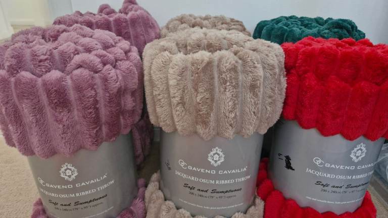 Throws/ Blanket ( New) 200 x240 cm £10 each