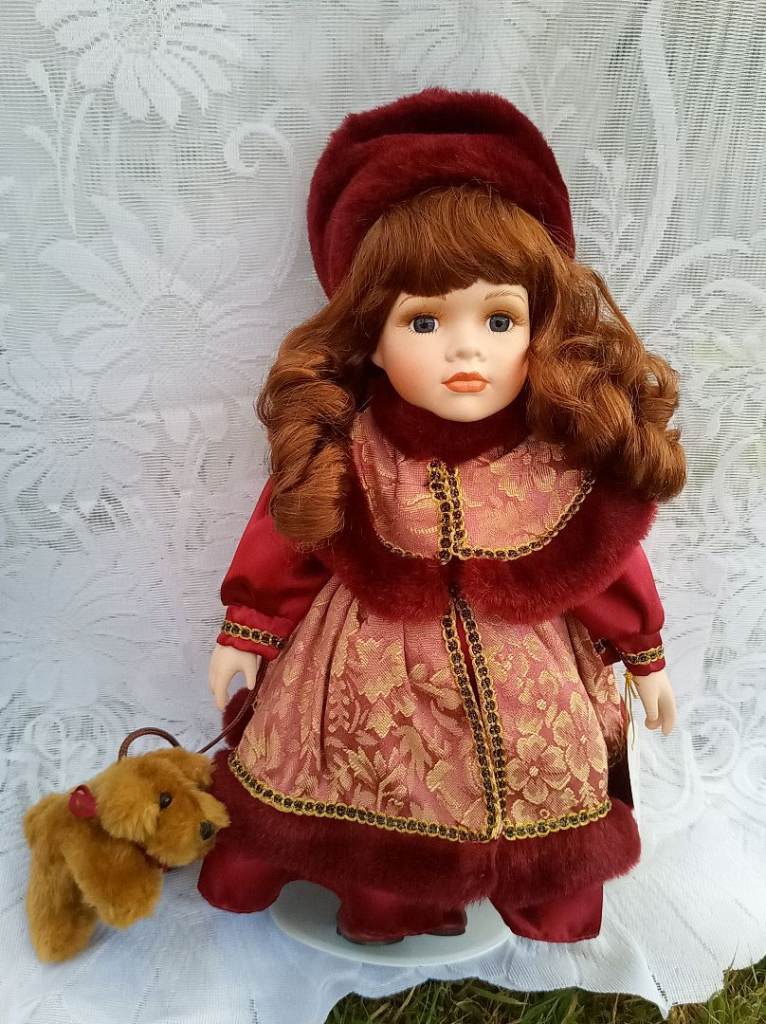 Vintage Leonardo Collection Porcelain Doll Olivia