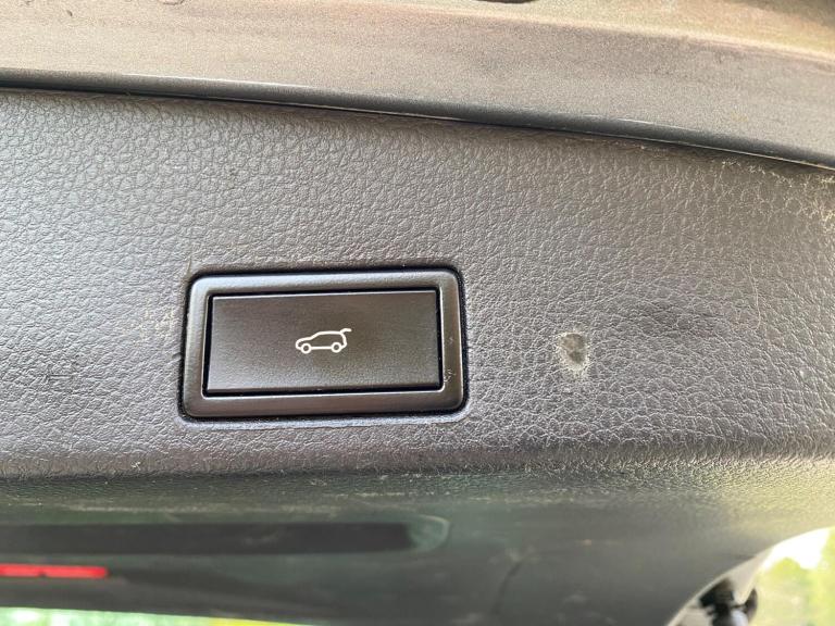 2014 Volkswagen Touareg 3.0 TDI V6 BlueMotion Tech R-Line Tiptronic 4WD Euro 5 (s/s) 5dr ESTATE D...