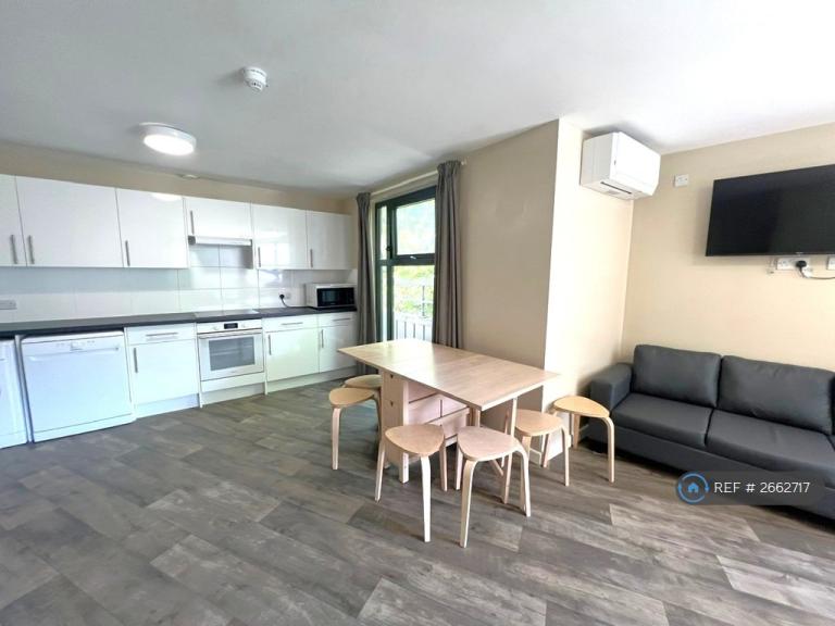 7 bedroom flat in Stokes Croft, Bristol, BS1 (7 bed) (#2662717)