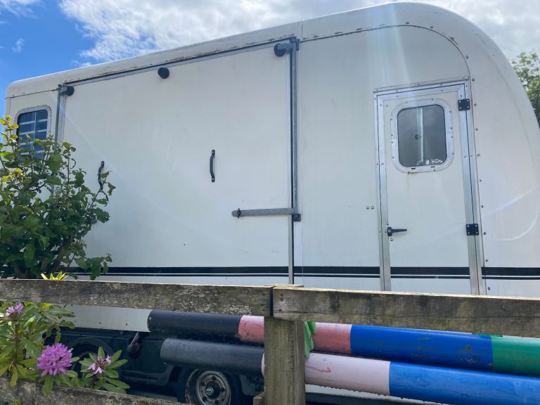Equitrek Showtreka horse trailer