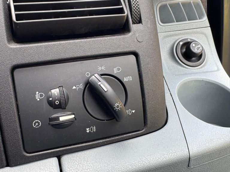 2009 Ford Transit Low Roof 8 Seater Limited TDCi 140ps MPV DIESEL Manual