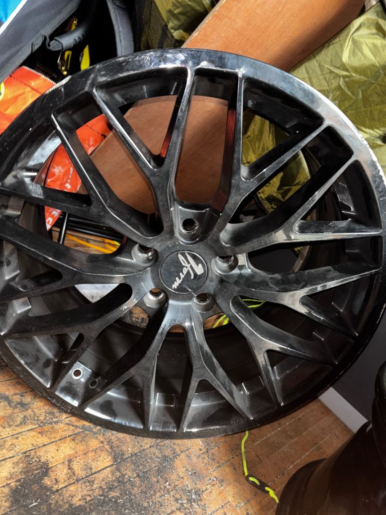 4 ‘18 inch black alloy car wheels’