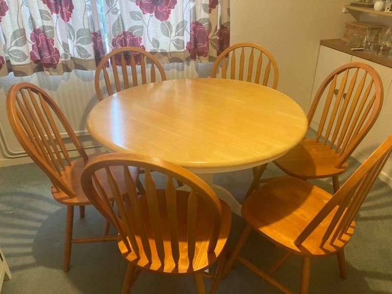 Dining Table, 6 chairs and sideboard