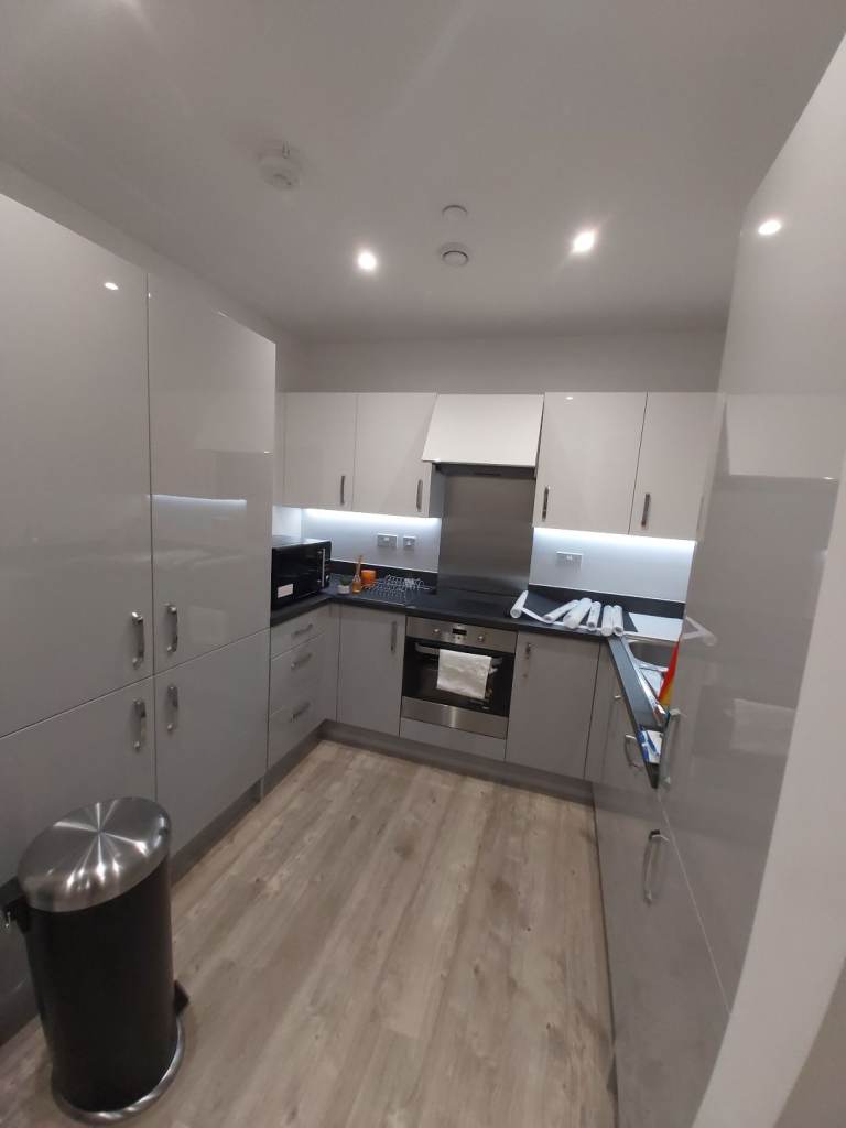 LARGE ROOM AVAILABLE FOR RENT IN HIGH STREET HOUNSLOW TW3 