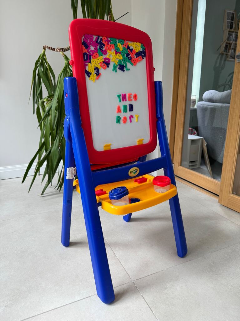 Crayola Easel Qwikflip Chalkboard and Magnetic Whiteboard