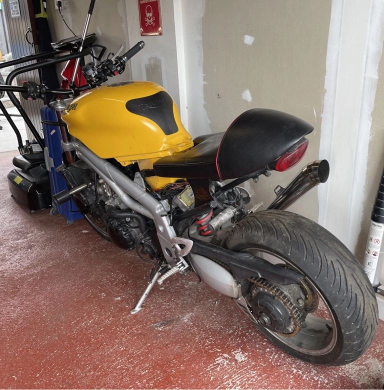 Triumph 955i Dayton 2004 - spares or repair 