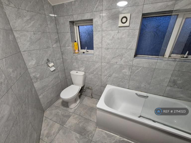 1 bedroom in Princes Park Lane, Hayes, UB3 (#2714023)