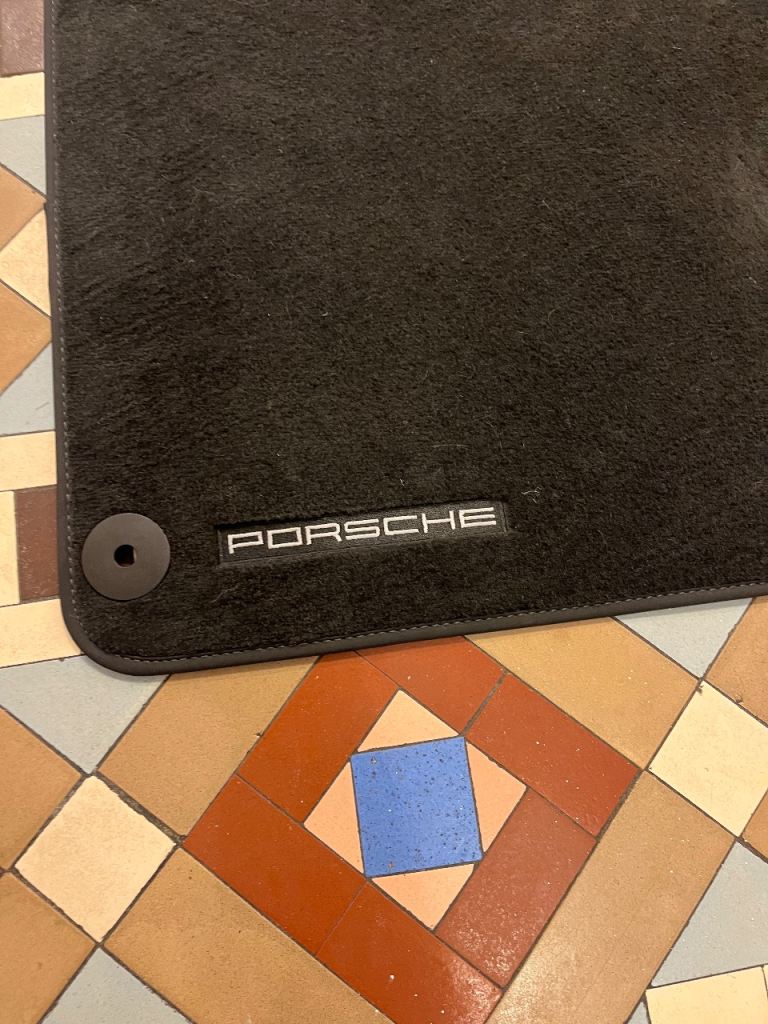 Genuine Porsche Macan Black Carpet Floor Mats – 72 plate – Used Once