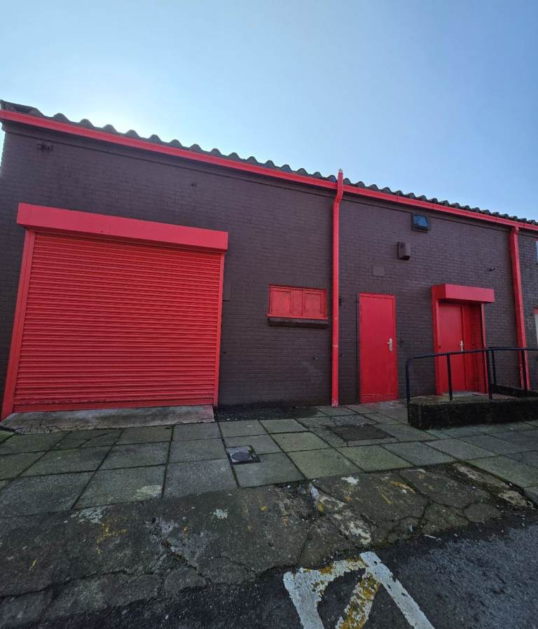 Spacious 1,926 sq ft unit to let in Ferndale - suitable for car repairs, distribution, logistics.