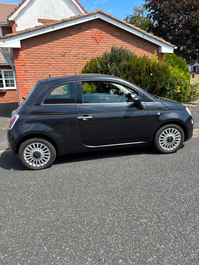 Black Fiat 500