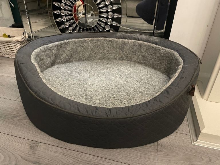 Dog bed 