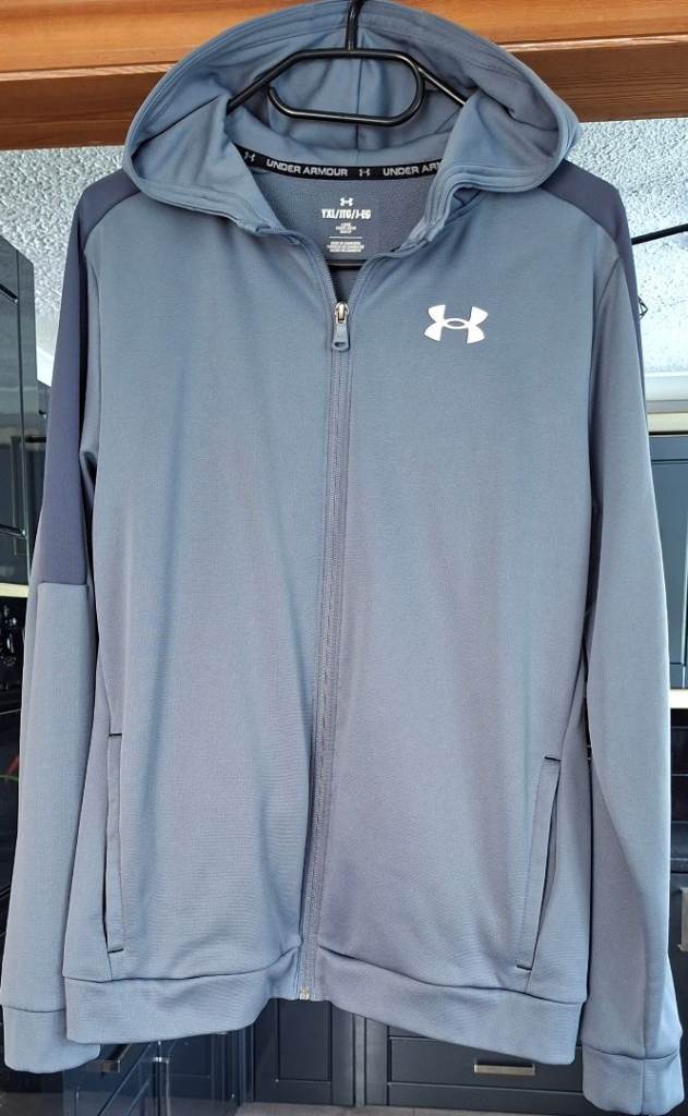 Under Armour Full Zip Up Jacket  Size YXL youth Extra Large  Excellent Condition