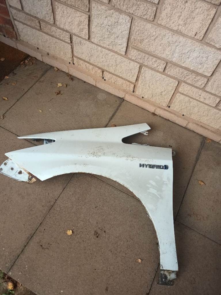 Toyota prius passenger side wing 2009 to 2011