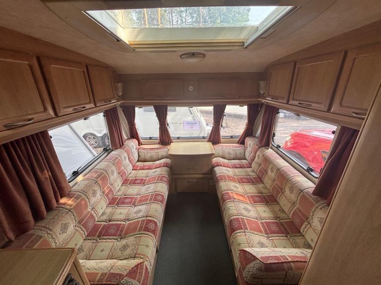 Lunar STELLAR 400 - 2002 - 2 BERTH - END KITCHEN - MOTOR MOVER
