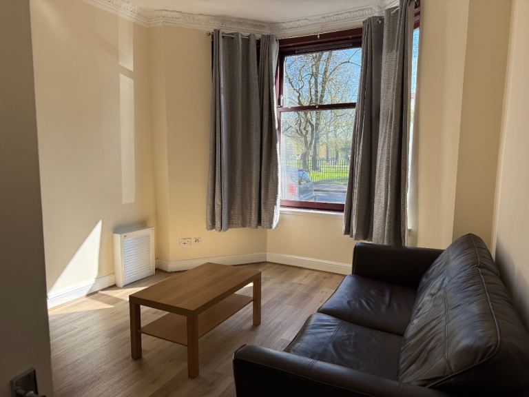 3 bedroom and lounge flat recently refurbished available now